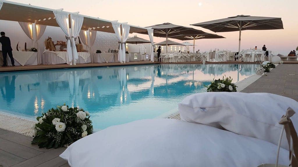 Allestimenti per matrimonio in piscina