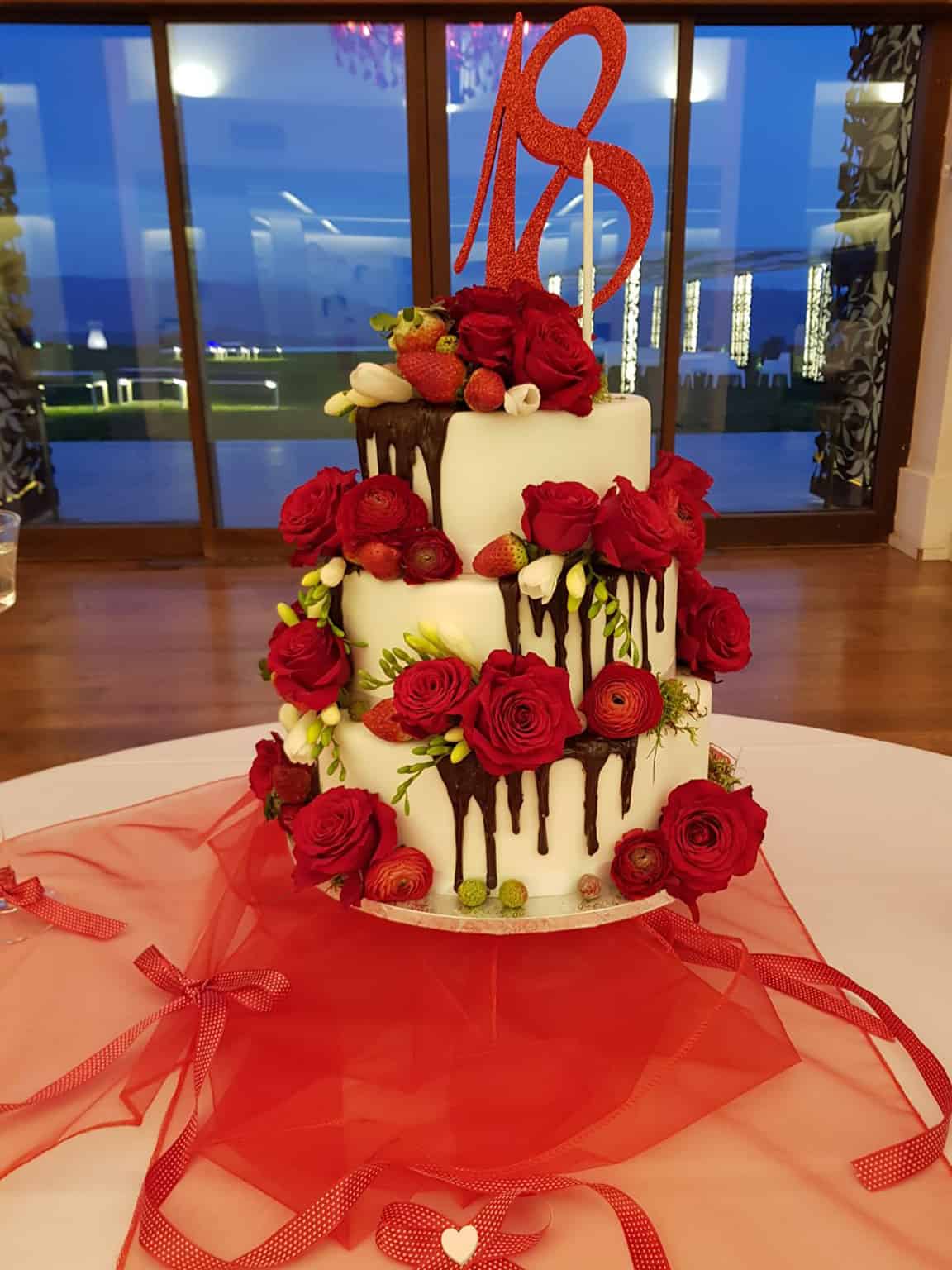 Torta per festa di compleanno per i 18 anni